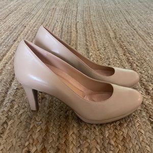 Naturalizer Tan Heel Shoe, size 7.5
